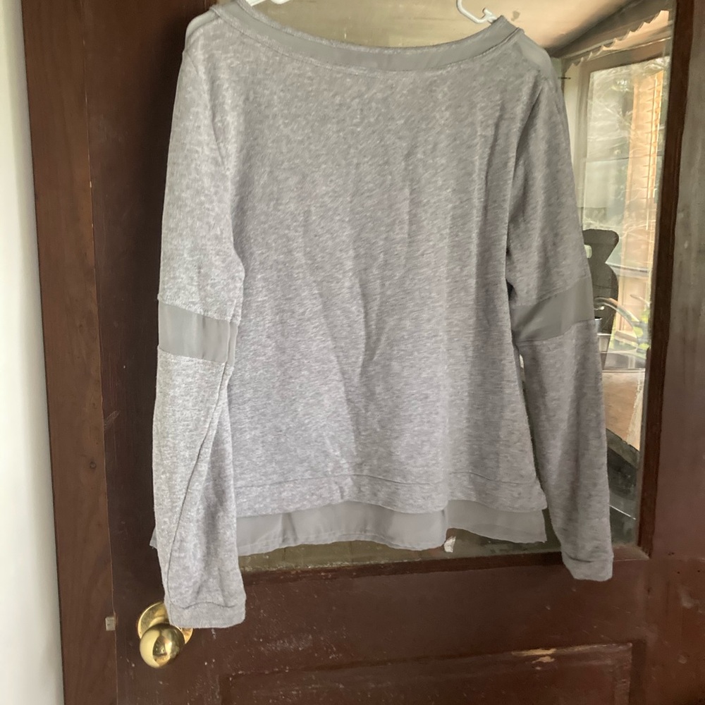 Women’s gray sweater top